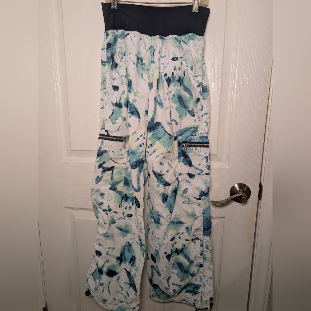 Zumba Pants Womens Small Green White Cargo Fitness Activewear Nylon Logo